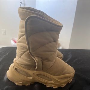 Yeezy Nstld boots size 9 pre- owned